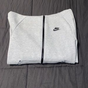 Nike tech fleece SIZE: small